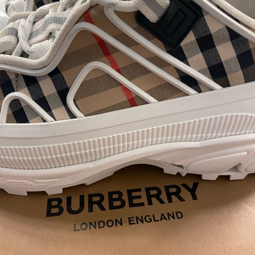 Burberry
Arthur Vintage Checked Cotton & Leather Low-Top Sneakers - Picture 5 of 15